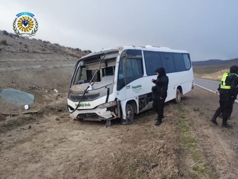 Volcó un micro en la Ruta 40