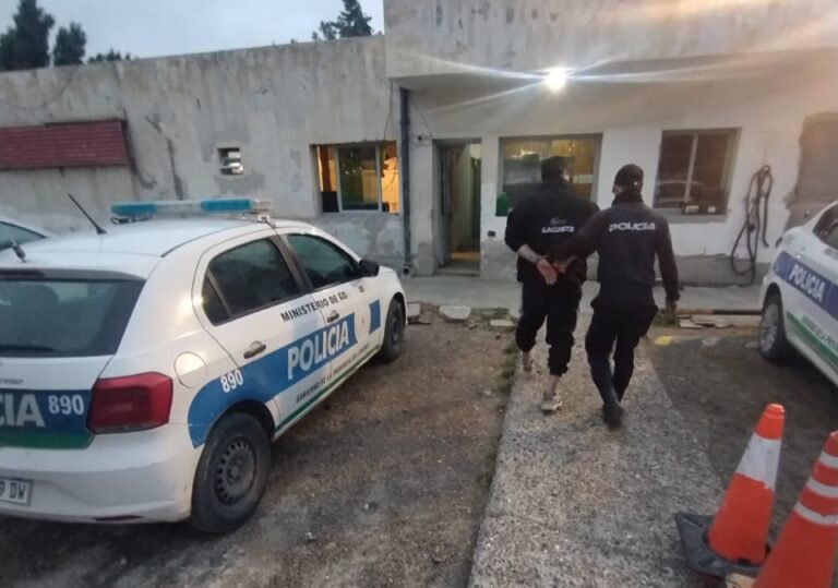 Lo pararon en un control y tenía pedido de captura vigente