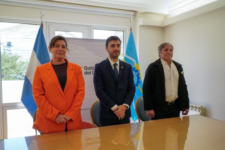 Hidrógeno Verde: Torres encabezó la firma de un importante convenio para la transición energética de Chubut