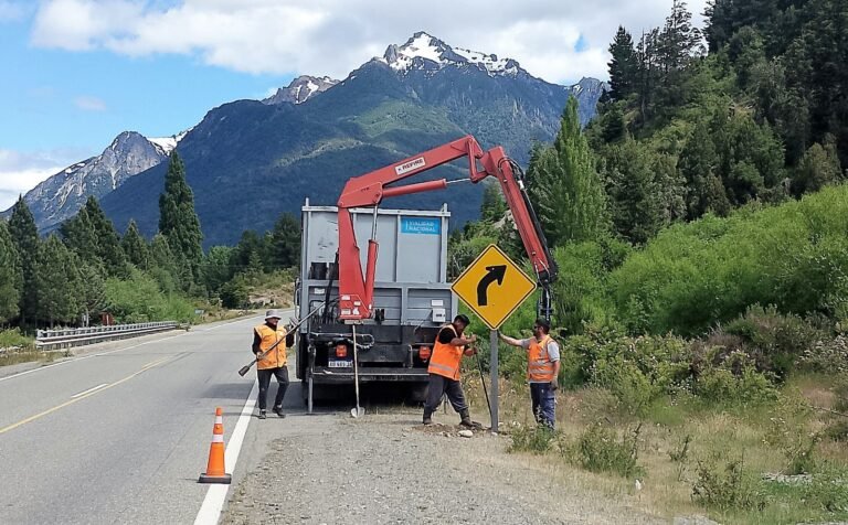 Vialidad Nacional continúa con las tareas de señalamiento en la Ruta N° 40