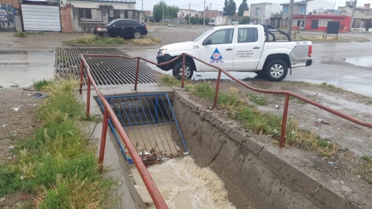 “El alerta amarillo continúa y se espera que llueva todo el día”