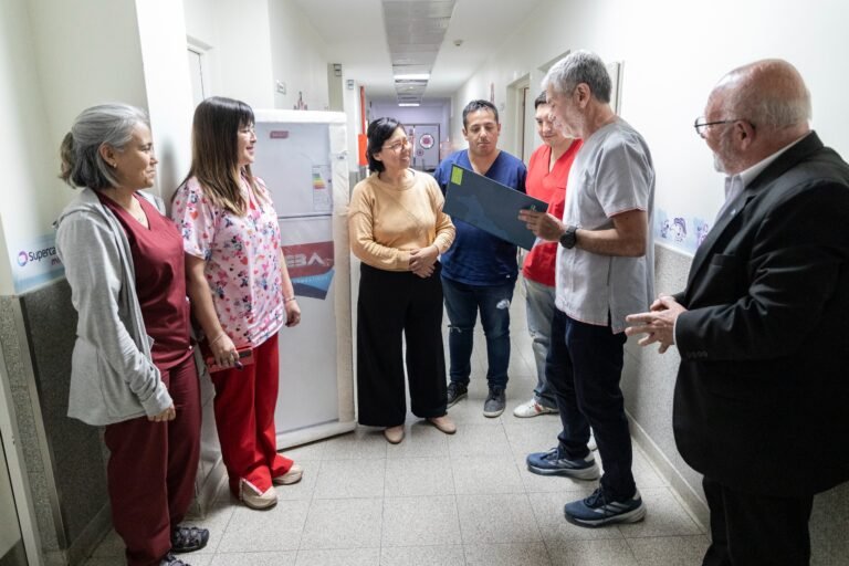 Entregaron una heladera con freezer al área pediátrica del Hospital Regional