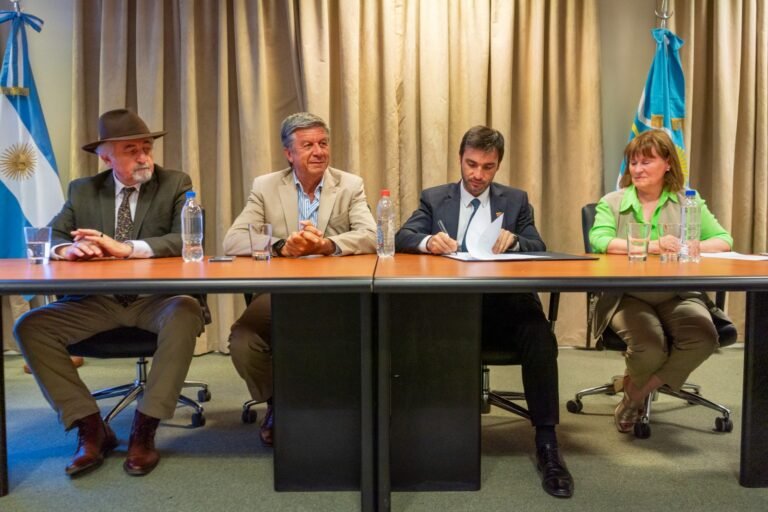 Torres aseguró que “el astillero de Comodoro será el más grande de toda la Patagonia”