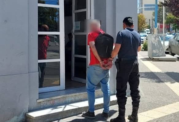 Detenido por intentar robar una cortina de un supermercado