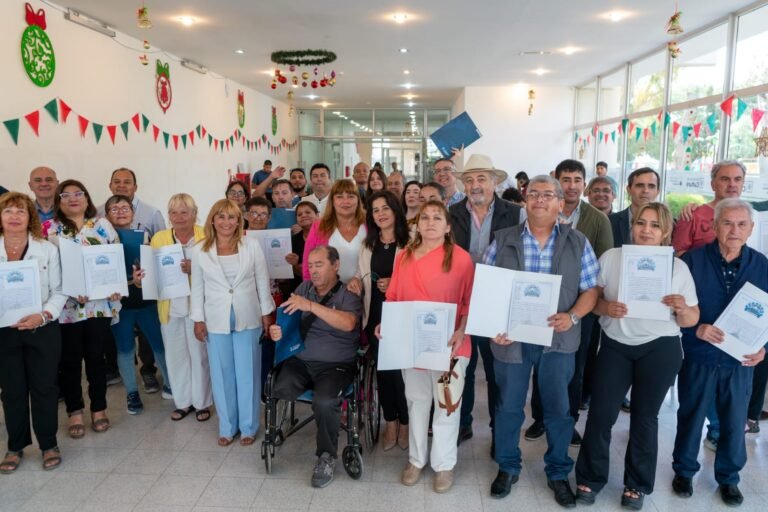 Entregaron 37 títulos de propiedad a vecinos de Comodoro
