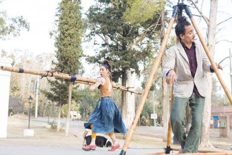 Fogata en la playa, circo, feria y charla de artistas: la agenda cultural