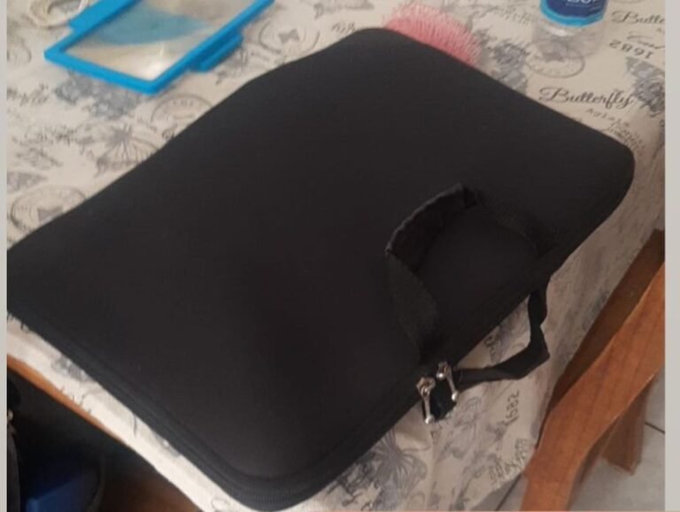 Una psicóloga del Hospital Regional viajaba en colectivo y extravió su computadora