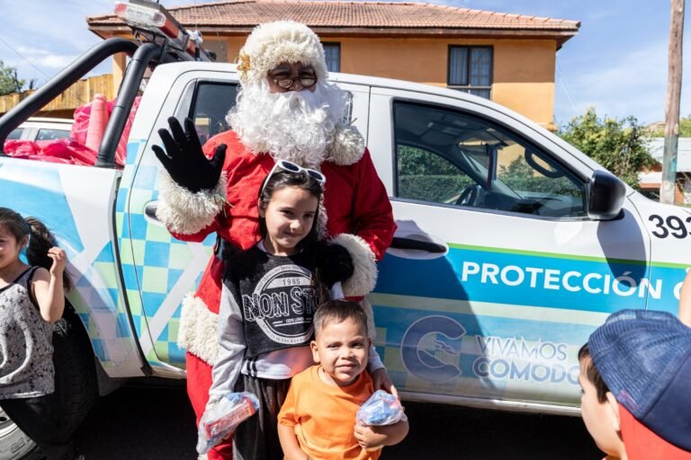 Miles de niños desfrutaron de la presencia en los barrios de Papá Noel