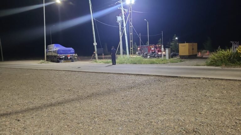 Un camión con sustancias peligrosas se prendió fuego