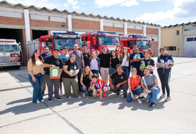 Kalia y Ana Clara convocaron a cocinar y donar panes dulces por la Navidad
