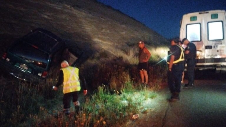 Manejaba borracho, perdió el control de la camioneta y terminó sobre la ladera del cerro 