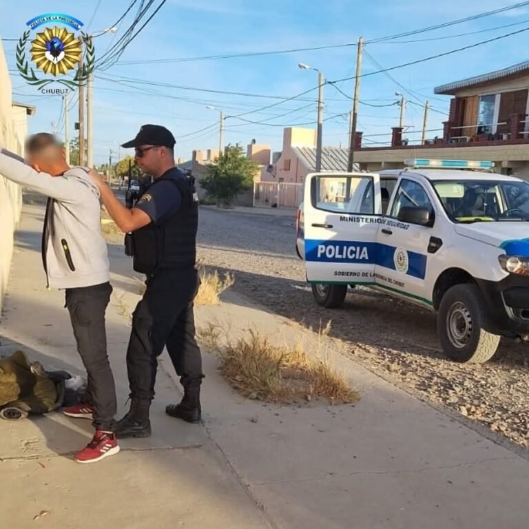 Golpeó a su pareja y descubrieron que era prófugo de la Justicia