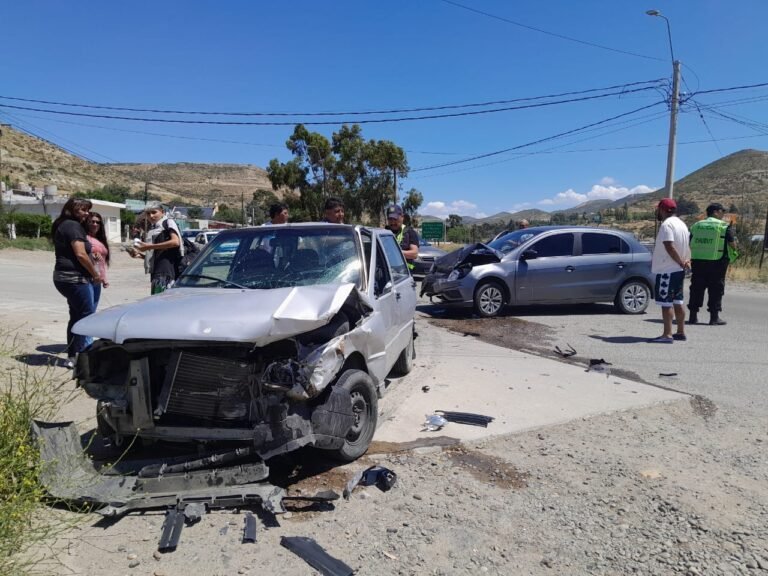 Accidente vehicular con heridos trasladados al Hospital Alvear
