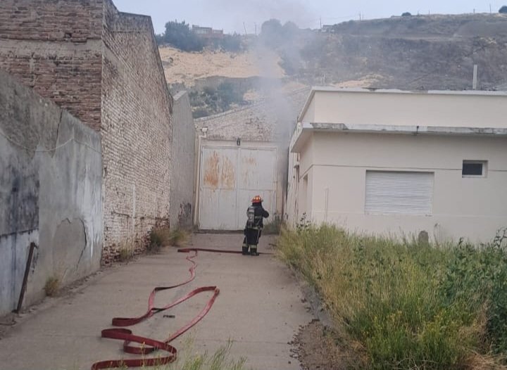 Habrían prendido fuego una vivienda de la calle Chacabuco