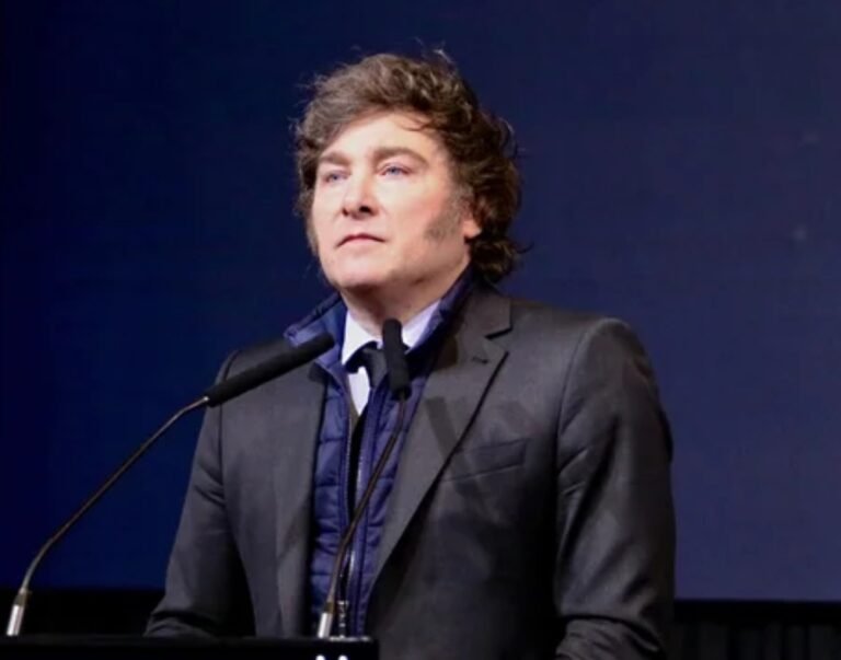 Milei no se toma vacaciones y pidió “austeridad” a sus ministros en la elección de destinos