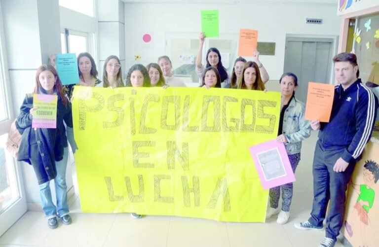 Psicólogos convocan a un paro en reclamo de mejoras salariales y laborales