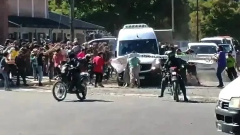 Ataque a piedrazos a Alberto Fernández: los acusados donarán $480 mil para evitar el juicio