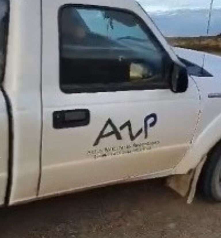 Investigan a un guardafauna y a un empleado vial por un robo a turistas