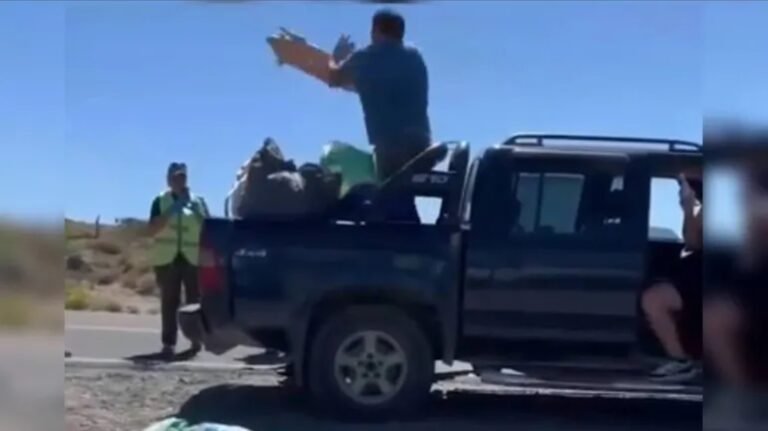 Antes de que le secuestren los lechones los revoleó y pasó por encima con la camioneta