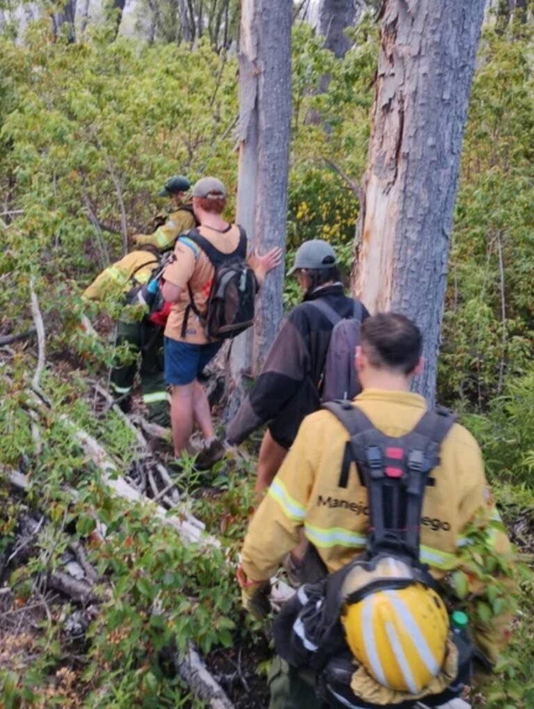Rescataron a dos turistas que se perdieron en el Parque Nacional Los Alerces