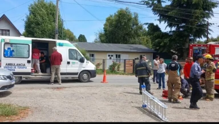Dramático rescate de una parapentista atrapada en los cables