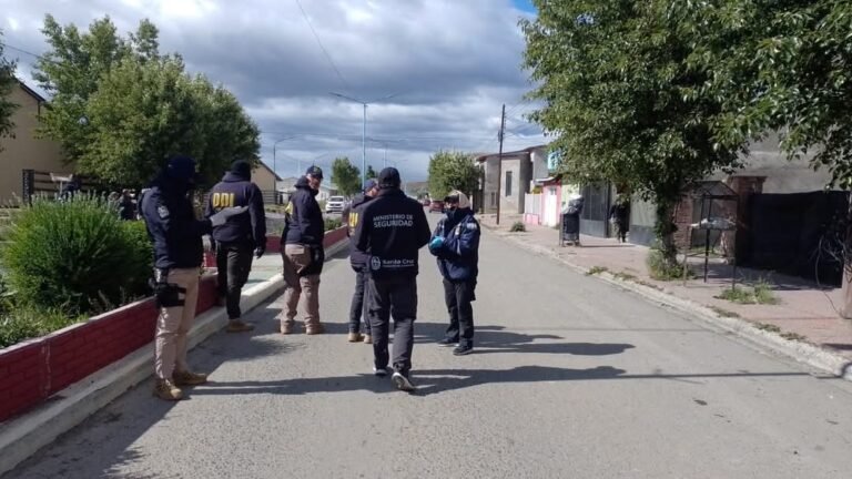 Desbaratan banda que vendía armas de fuego de un depósito judicial