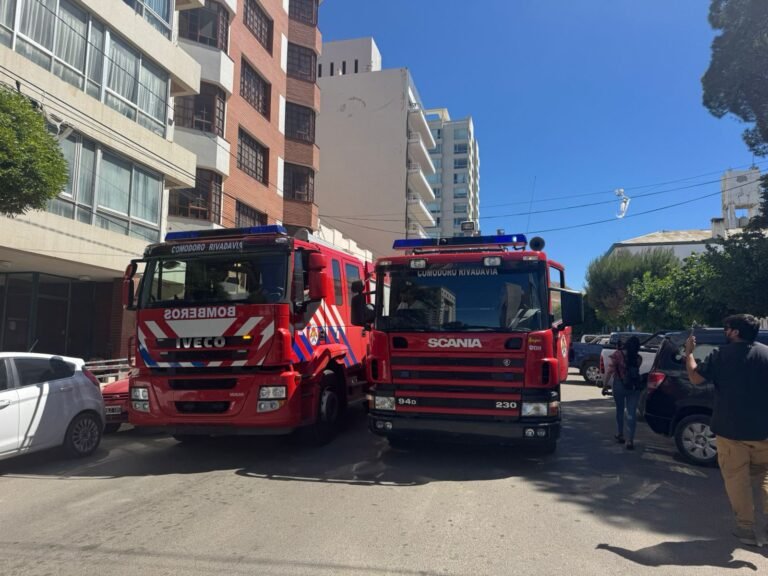 Bomberos presentaron las nuevas tres autobombas