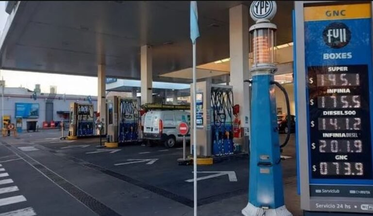 El Gobierno busca que los usuarios se autodespachen combustible en las estaciones de servicio