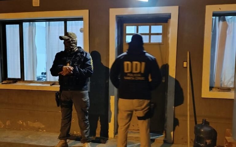 Dos hermanos detenidos por venta de cocaína