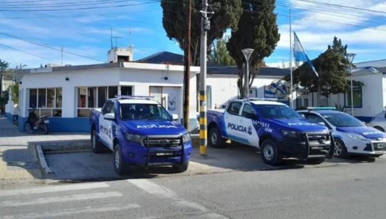 Policías fiesteros de Santa Cruz: los after en la casa de un agente incluían venta de alcohol con pastillas