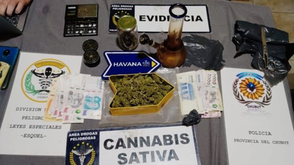 Tras un allanamiento secuestraron marihuana y dinero en efectivo