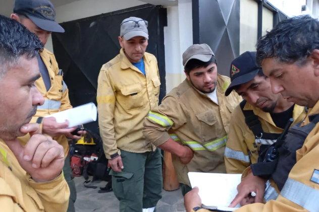 Comenzó la evacuación de unos 300 visitantes en los refugios de montaña de El Bolsón