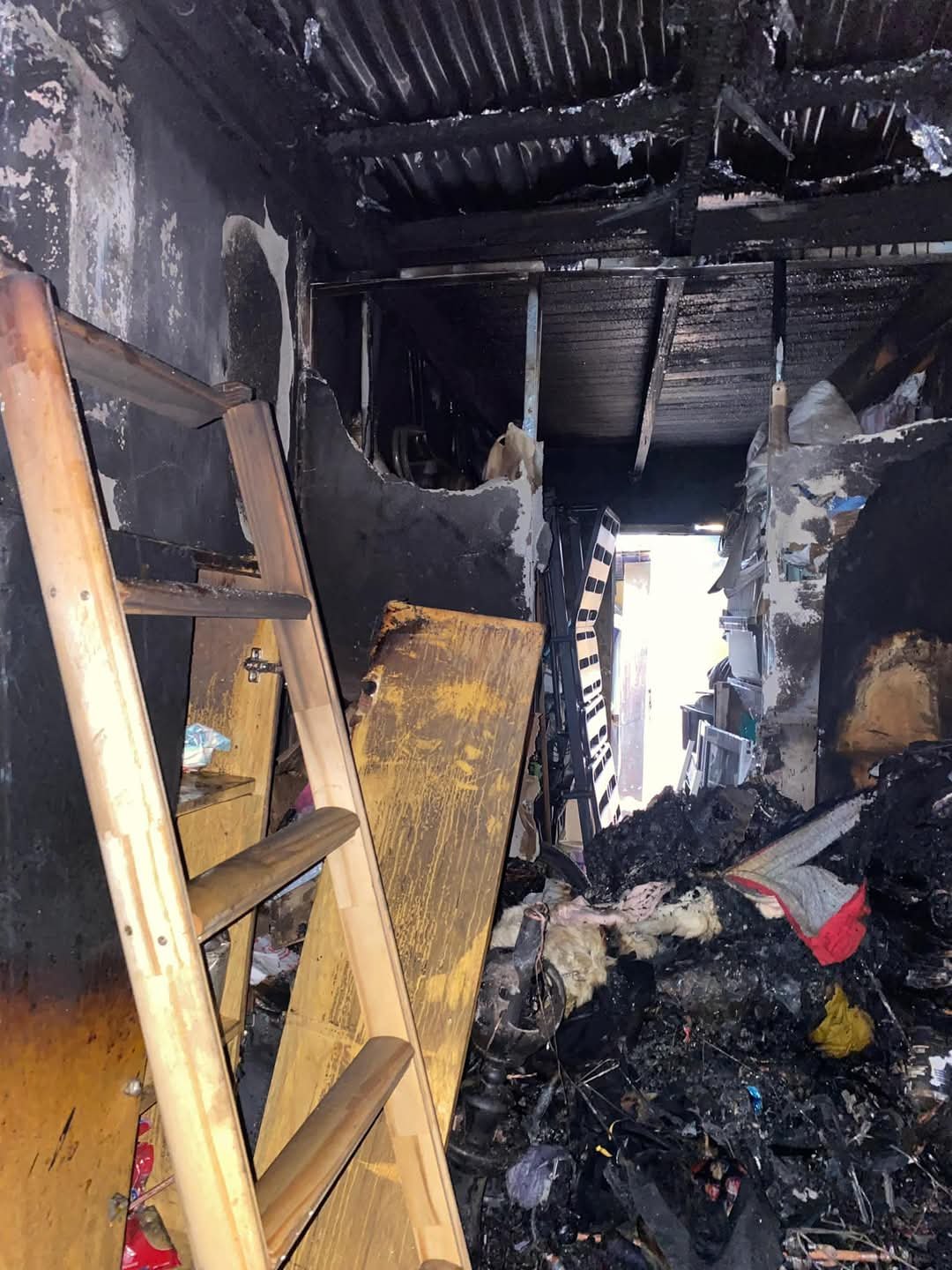 Una familia perdió todo en un incendio y pide ayuda - Comodoro 24