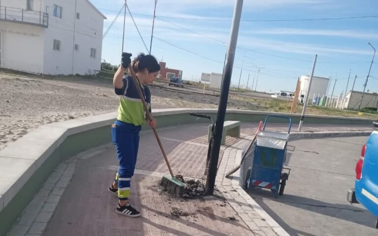 Nuevo acto de vandalismo en la Costanera: prendieron fuego un cesto de basura
