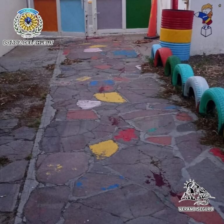 Le pegó una patada a un vidrio para robar, se cortó la pierna y terminó detenido