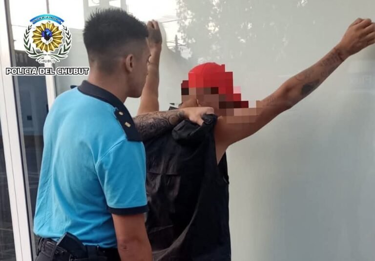 Golpearon a un hombre, lo dejaron tirado en ropa interior y escaparon