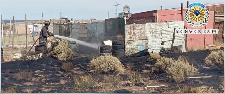 Bomberos apagaron varios focos de incendios en El Faro