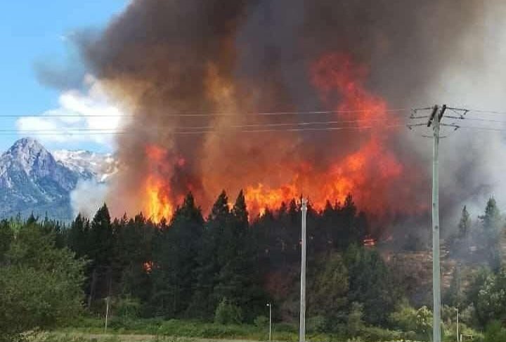 El incendio en Epuyén ya consumió 1.800 hectáreas