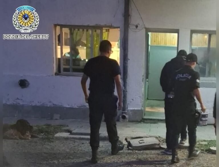 Tenía prohibición de acercamiento y lo atraparon merodeando la casa de la victima