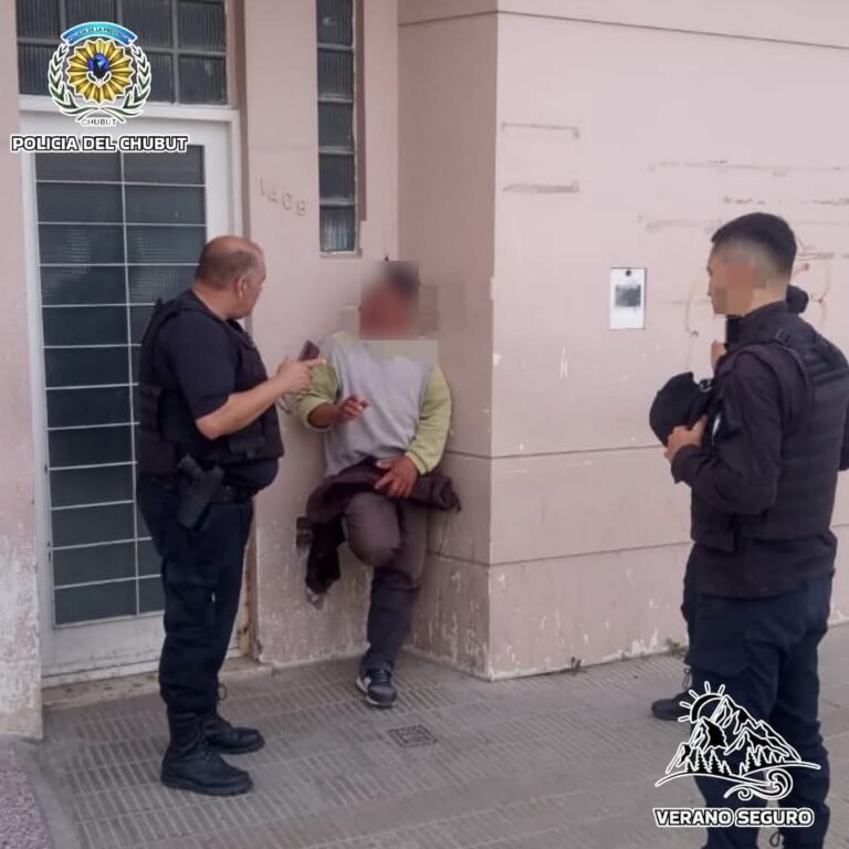 Lo identificaron en un control y tenía pedido de captura