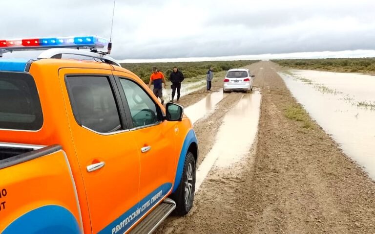 Operativos por las fiestas de fin de año y rescate de personas varadas en cercanías de Garayalde
