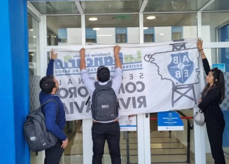 Cerraron el Banco Santa Cruz: “Fue una decisión arbitraria y sin avisarle a los empleados”
