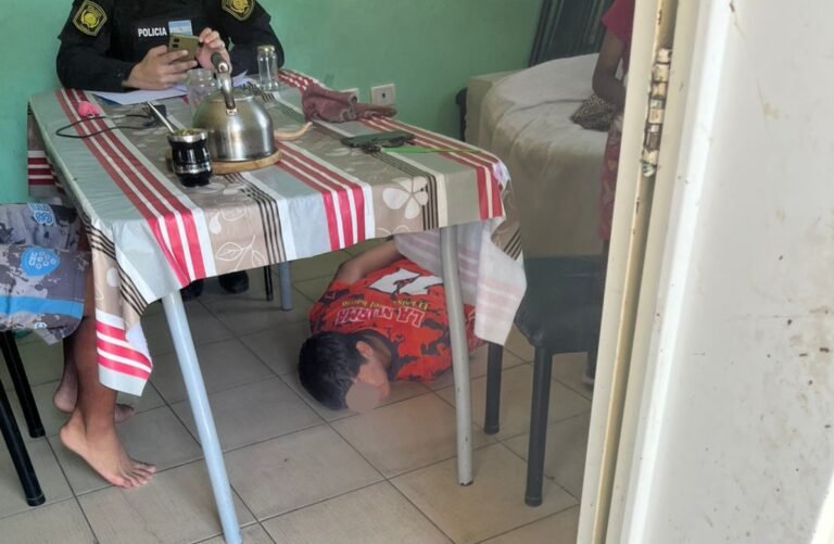 Por un hecho de abuso de armas, allanaron una vivienda y secuestraron elementos de interés