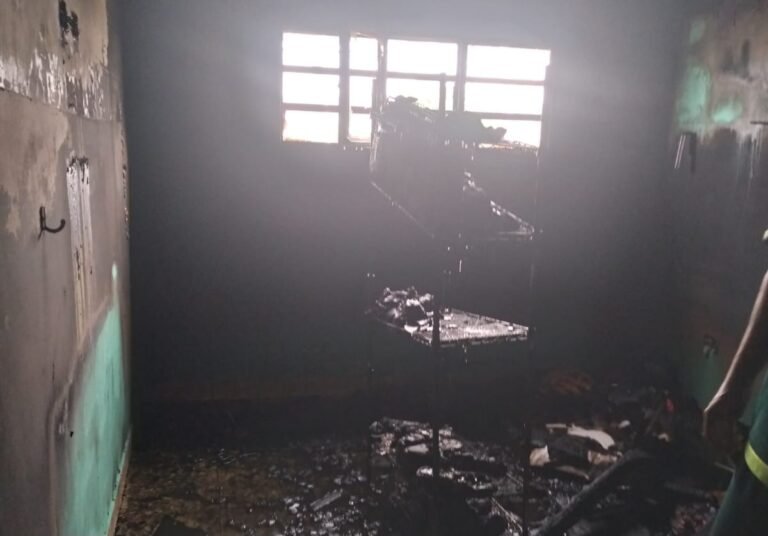 Una falla eléctrica en una habitación produjo el incendio de una vivienda