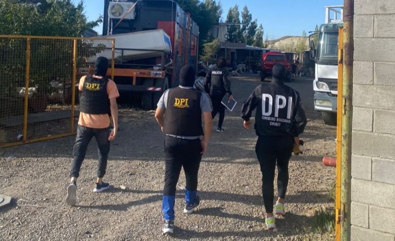 Secuestraron 1500 kilos de cobre, armas y dinero en dos allanamientos