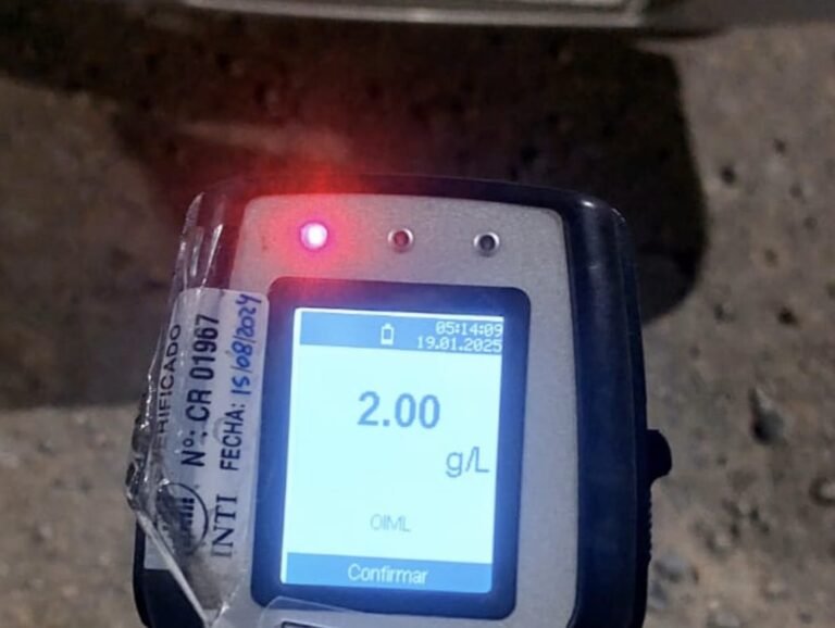 Manejaba borracho y quiso evitar un control: se quedó sin licencia y sin auto 