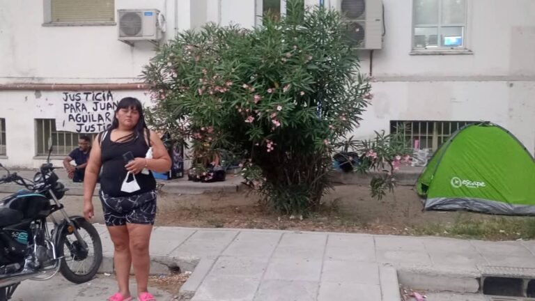 “De acá no me mueve nadie hasta que mi hijo salga de peligro, quiero justicia”