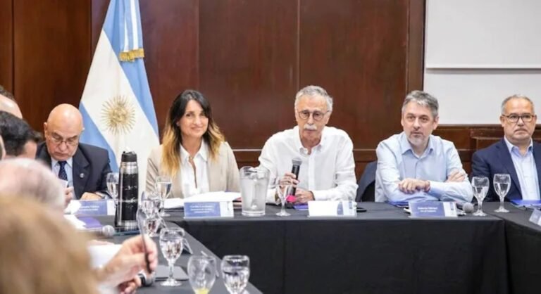 El Ministerio de Salud dio de baja 1400 contratos tras denunciar irregularidades