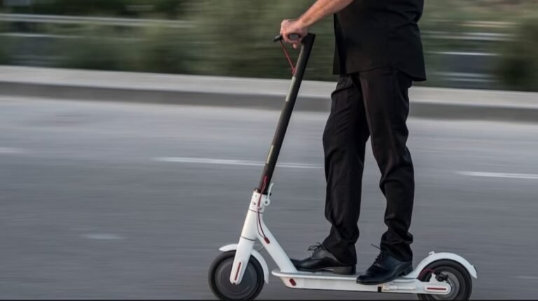 Buscan regular el uso de monopatines eléctricos