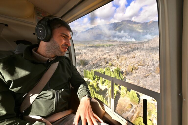 “El Gabinete va a estar haciendo base en la zona hasta que el fuego esté controlado”